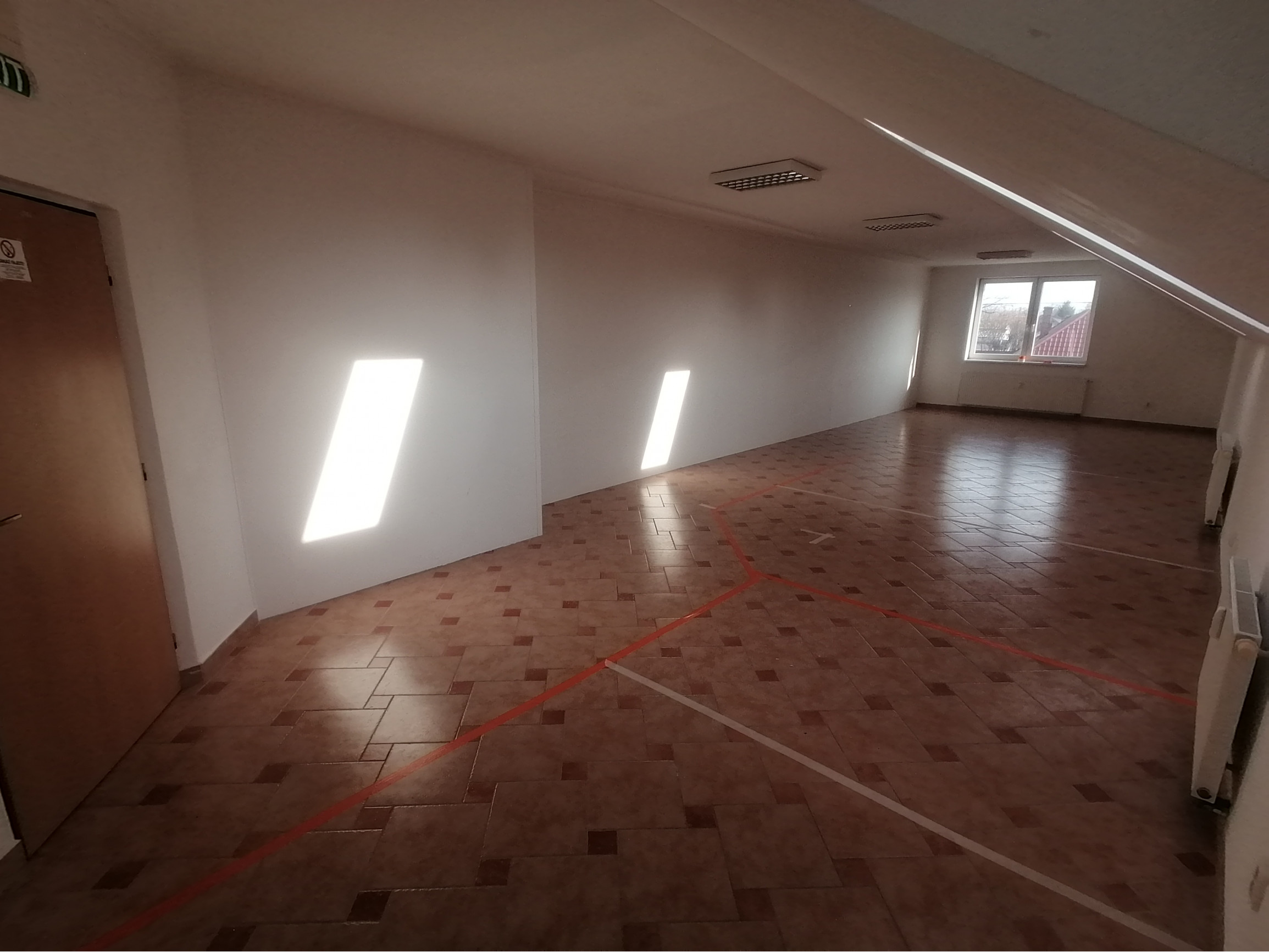 Dvojpodlažná polyfunkčná budova