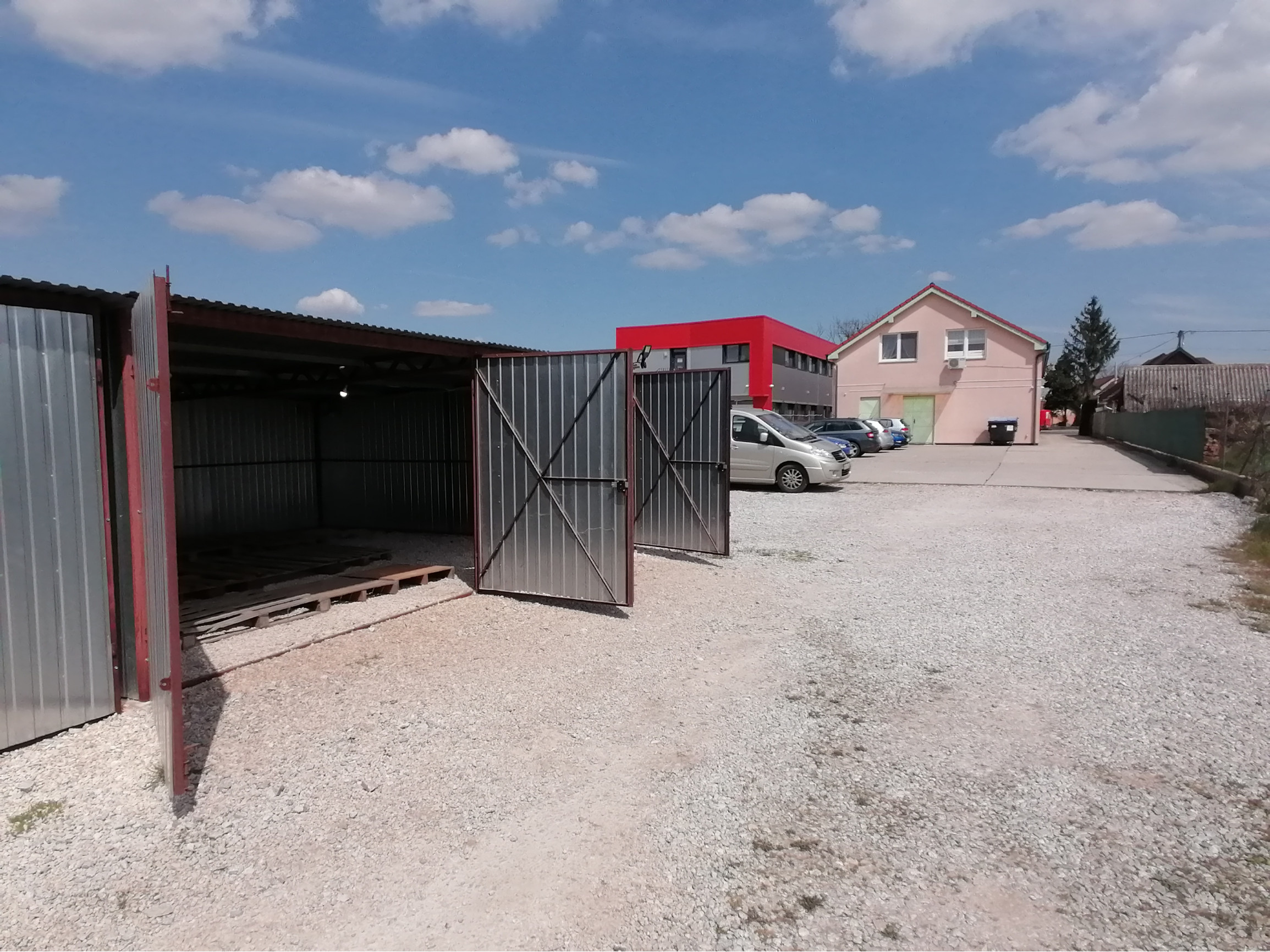 Garáž-bezpečné parkovanie