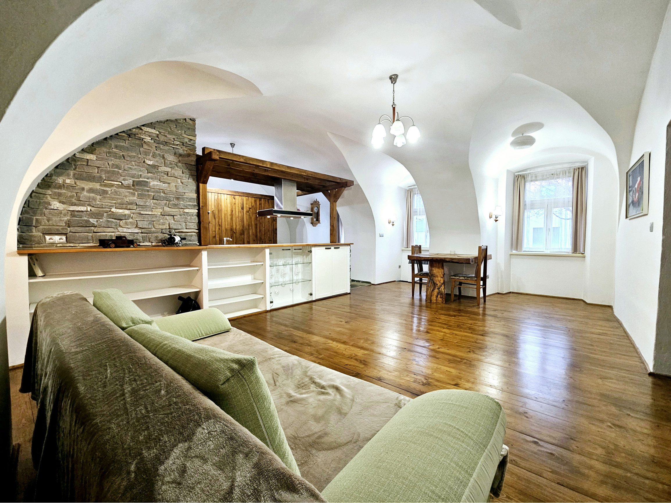 REZERVOVANÝ - Na predaj štýlový 2-izbový byt v historickom centre Svätého Jura!