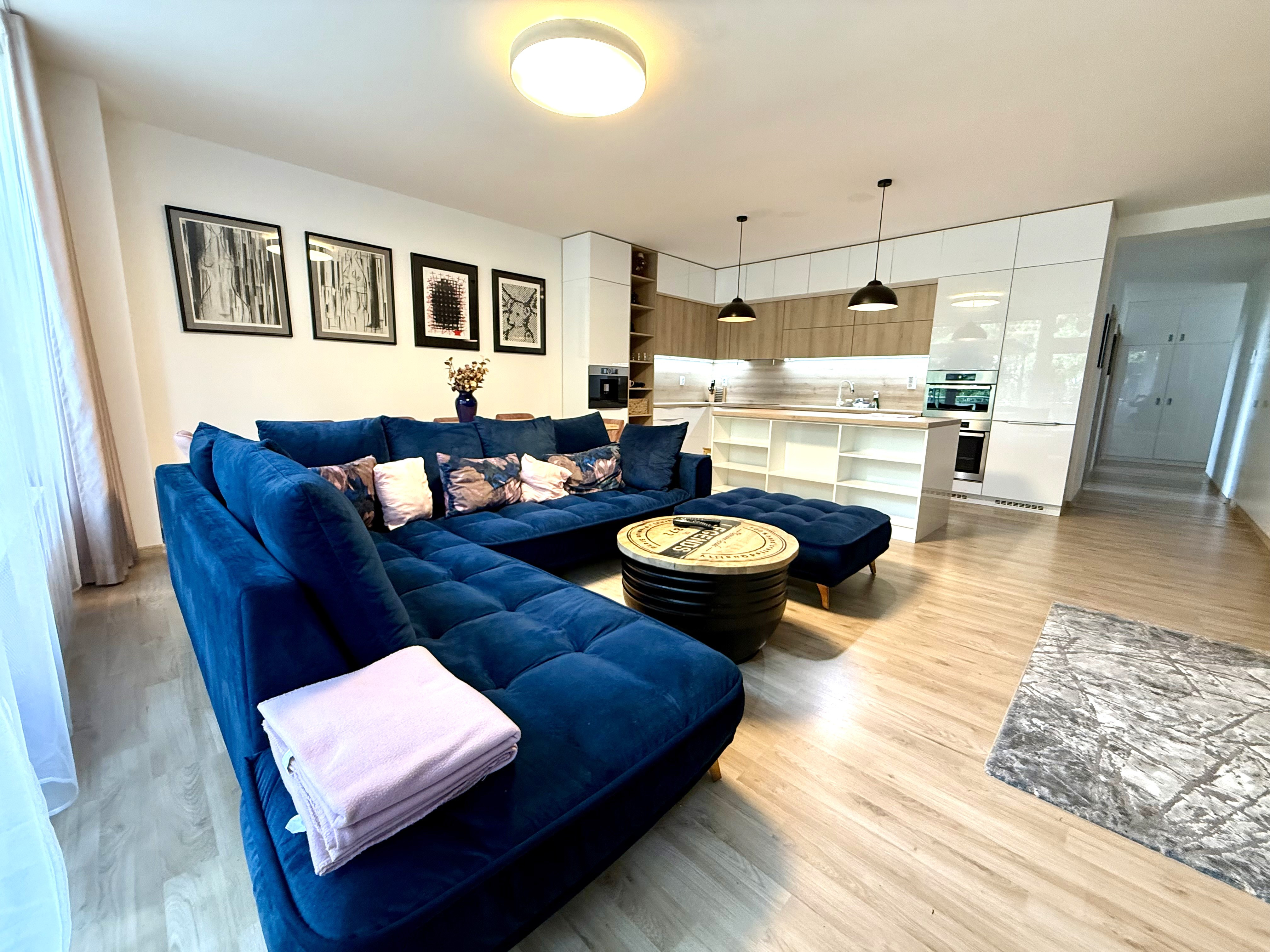 Štýlový 3-izbový byt s terasou, jacuzzi a parkovaním