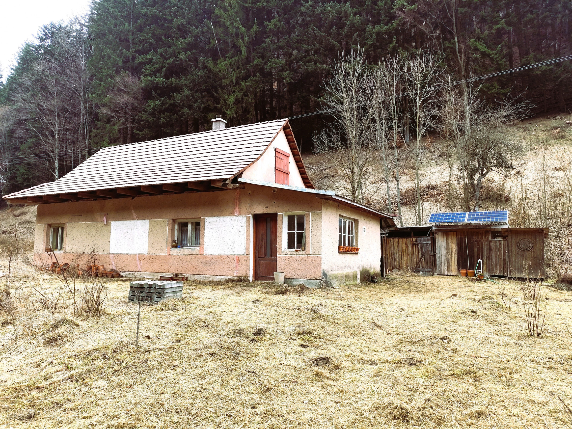 Rekreačná chalupa s veľkým pozemkom v srdci prírody