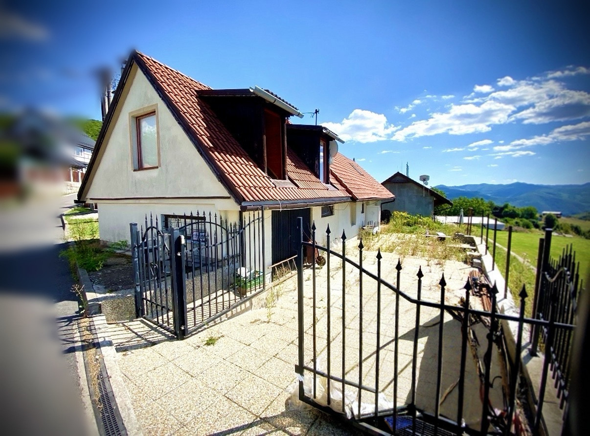 Rodinný dom v malebnom prostredí obce Trnavá Hora – Kľačany