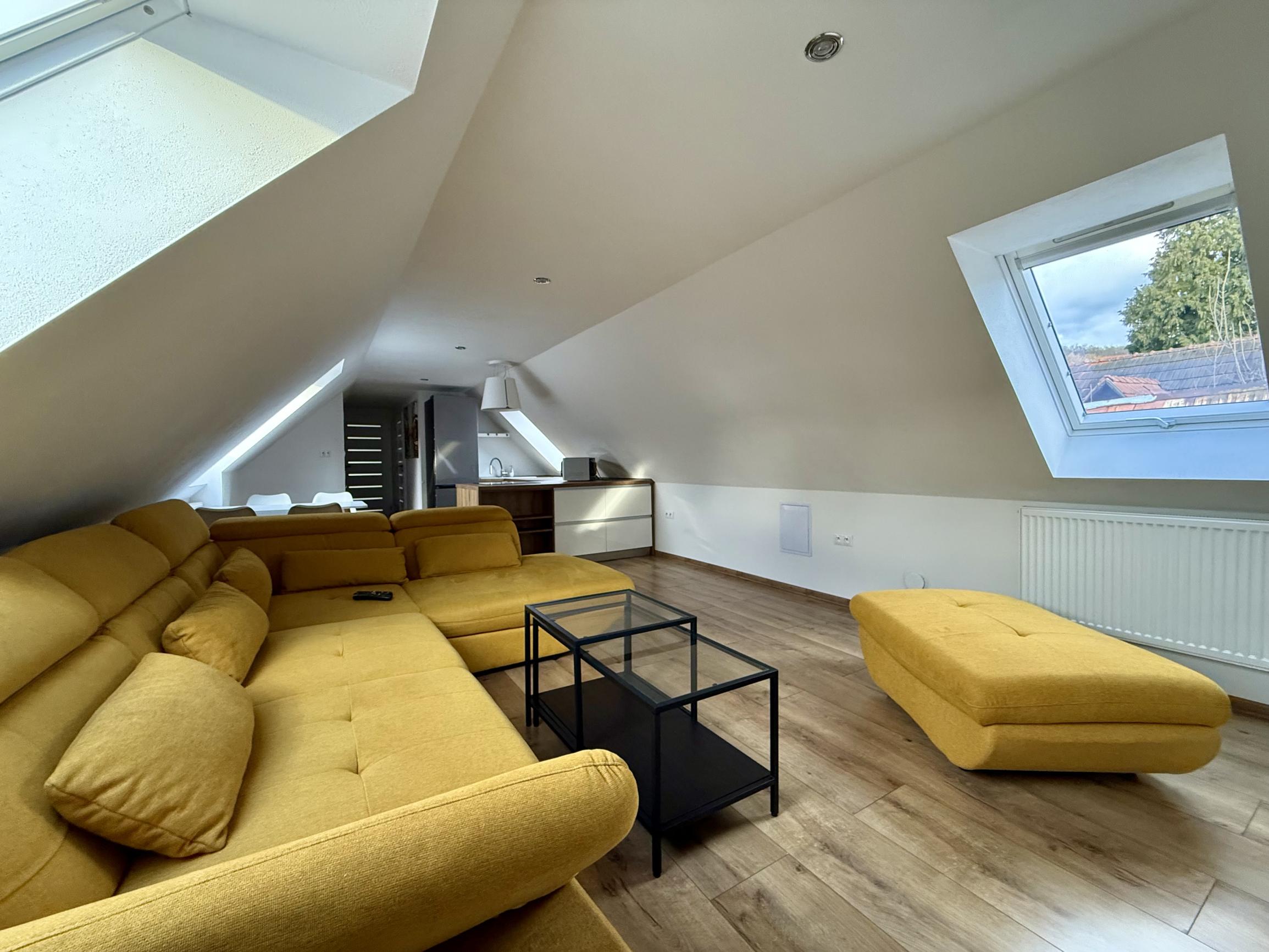 Prenájom luxusného podkrovného bytu – Tekovská Breznica