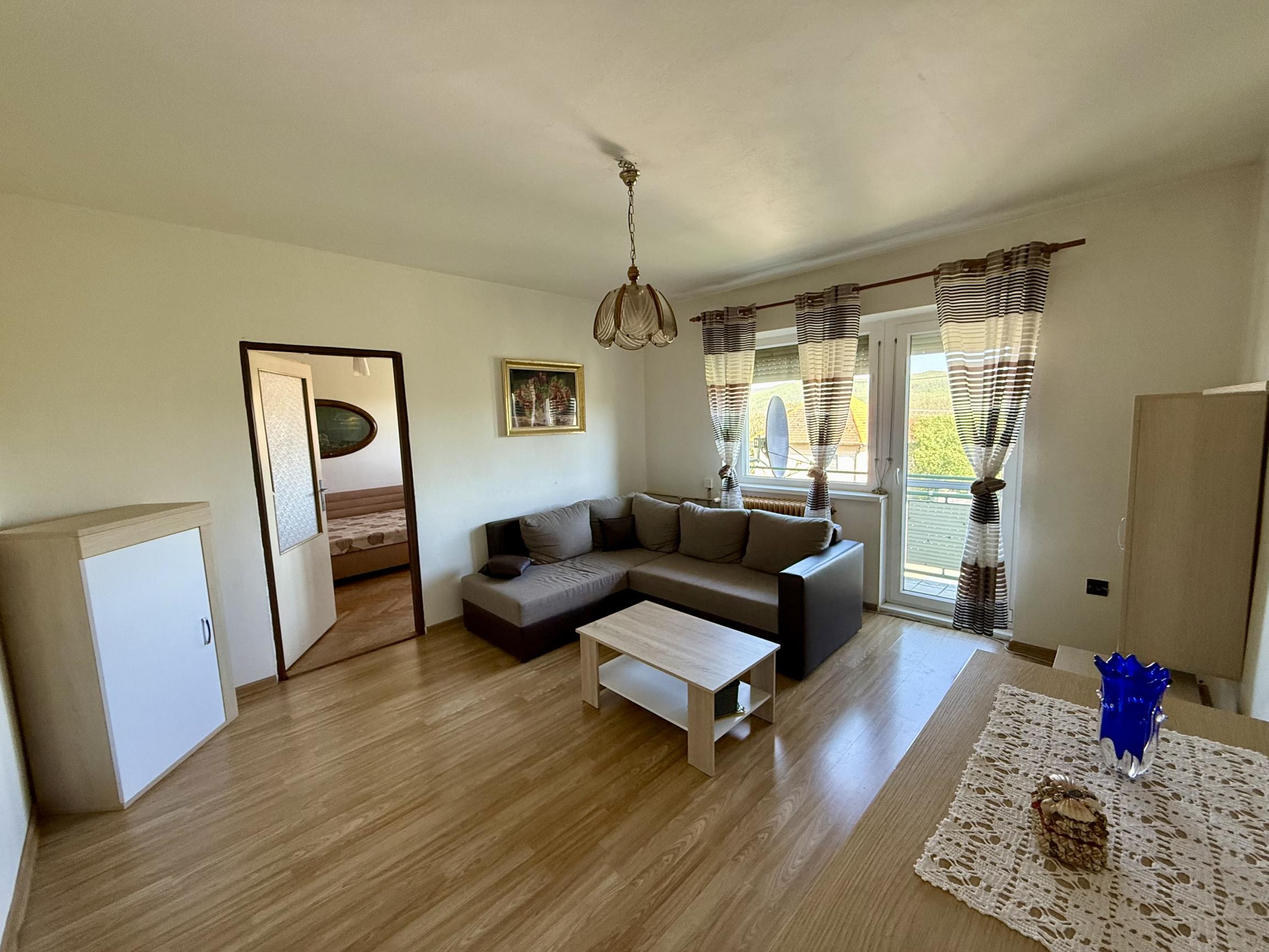 Priestranný 3-i byt s garážou a záhradkou – Pukanec