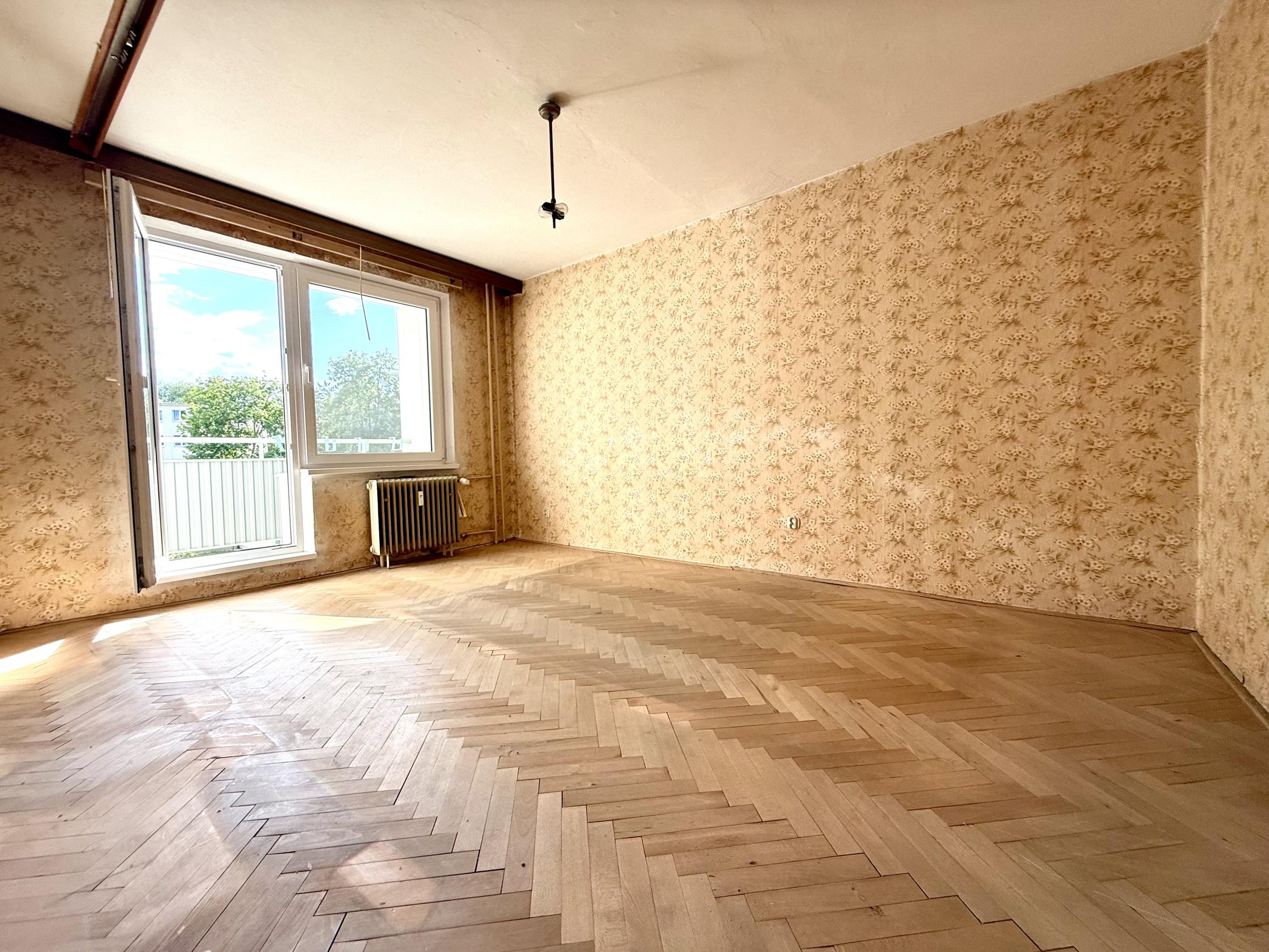 PRIESTRANNÝ 2i BYT S LOGGIOU: Výborná adresa na Sliači